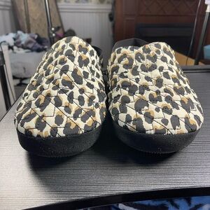 MUK LUKS Women’s Quilted Cozy Slippers with Strap - Size L (9-10)